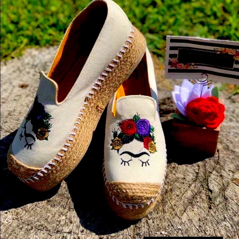 handmade, lined in leather and super beautiful embroidery